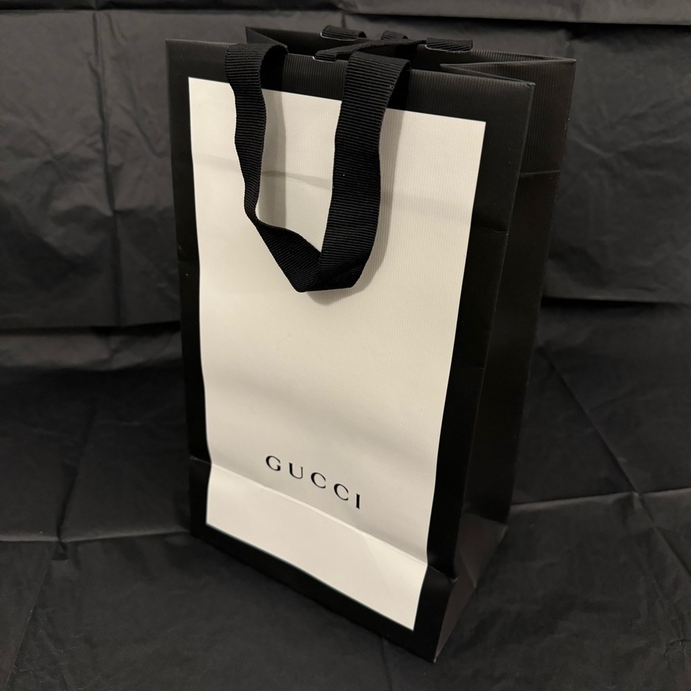 Gucci authentic paper shopping bag, with black ribbons on top. Brand new.